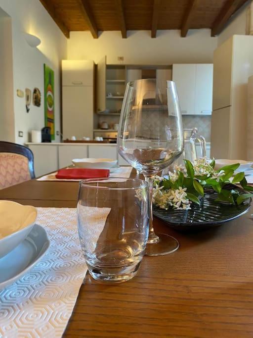 La Casa Nel Borgo Lejlighed Angera Eksteriør billede