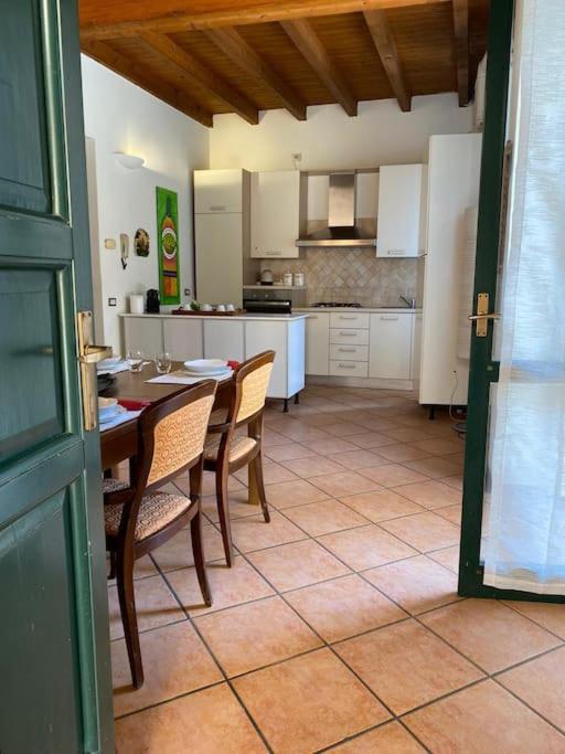 La Casa Nel Borgo Lejlighed Angera Eksteriør billede