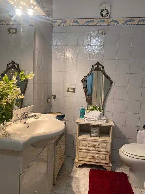 La Casa Nel Borgo Lejlighed Angera Eksteriør billede